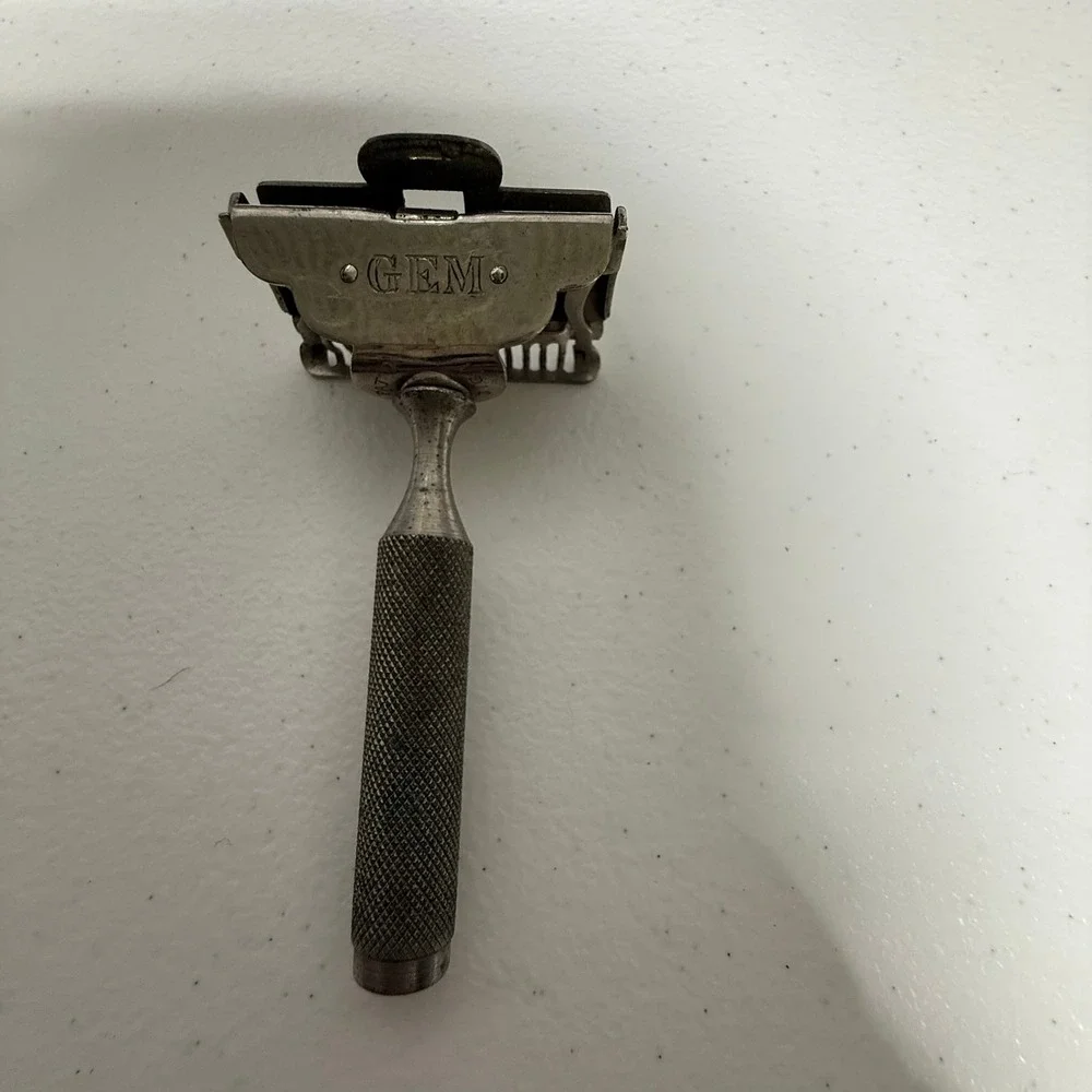 Vintage GEM Single Edge Safety Razor Open Comb Flip Top Silver Tone Metal Handle